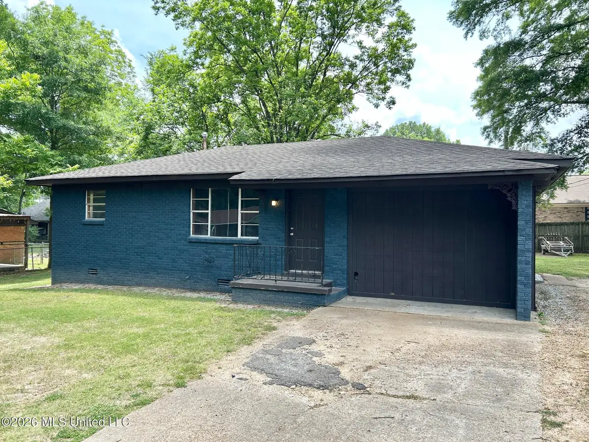 303 Crawford Street, Senatobia, MS 38668 - #1
