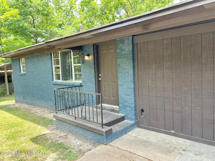 303 Crawford Street, Senatobia, MS 38668 - #2