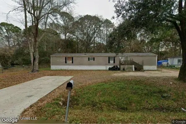 3702 Pineview Avenue, Pascagoula, MS 39581