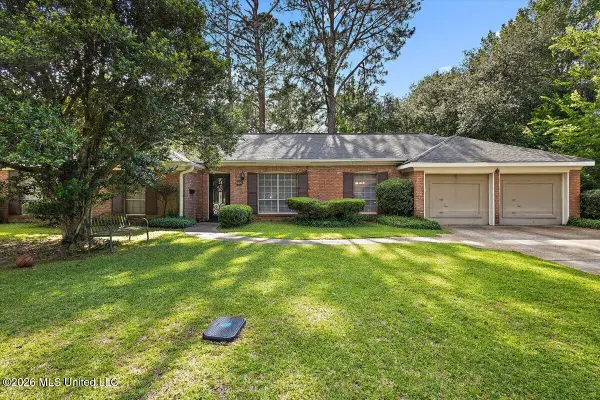 5207 Meadow Oaks Park Drive, Jackson, MS 39211