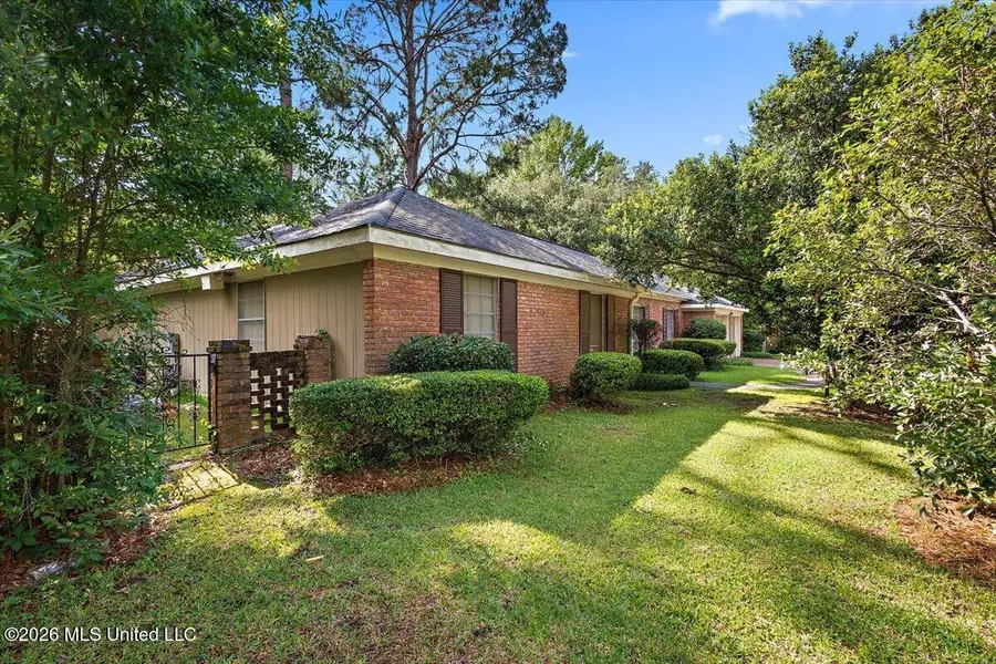 5207 Meadow Oaks Park Drive, Jackson, MS 39211 - #3