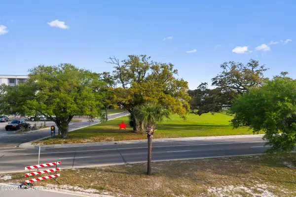 1542 Beach Drive, Gulfport, MS 39507