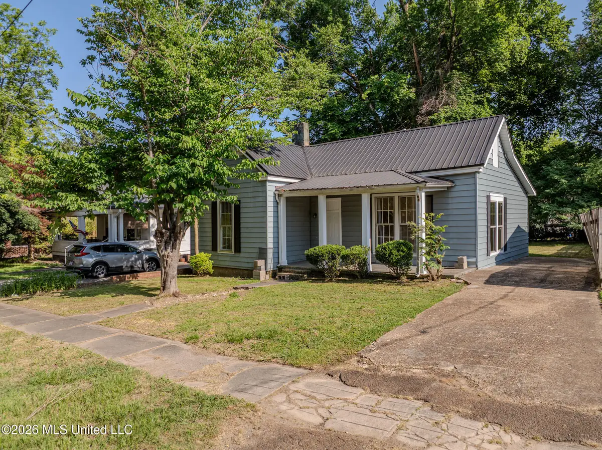 335 E College Avenue, Holly Springs, MS 38635 - #1