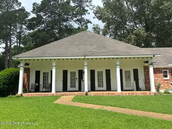 207 S Pear Orchard Road, Ridgeland, MS 39157