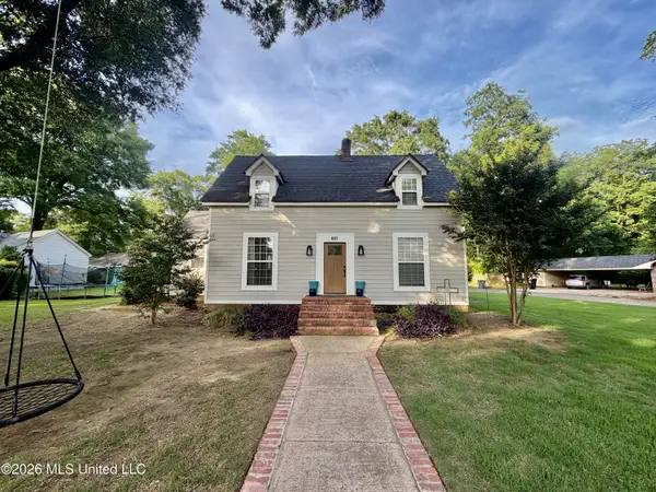 601 N Deer Creek Drive, Leland, MS 38756