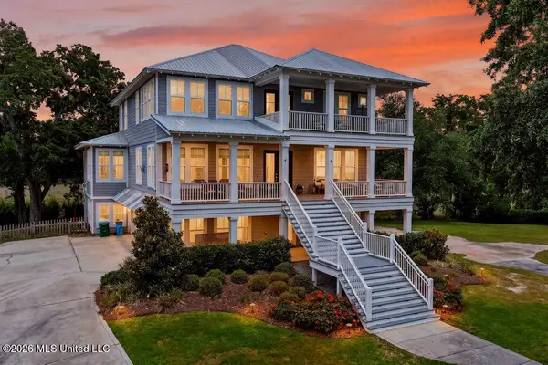 419 E Beach Drive, Ocean Springs, MS 39564