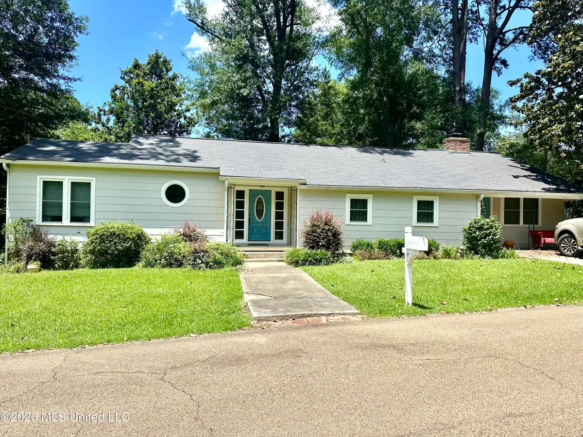 512 W Minnesota Street, Brookhaven, MS 39601 - #1