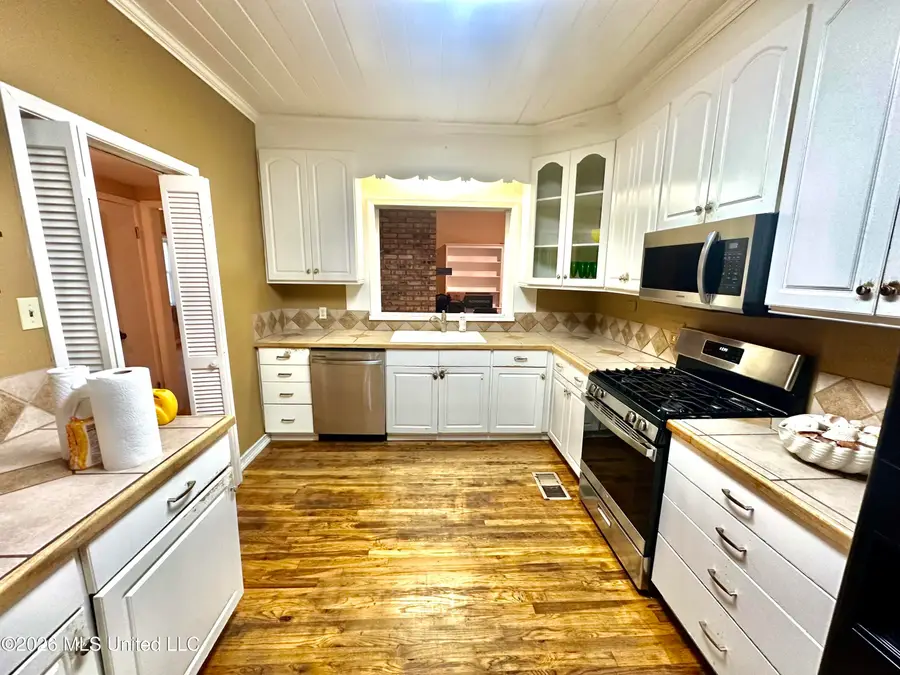 512 W Minnesota Street, Brookhaven, MS 39601 - #2