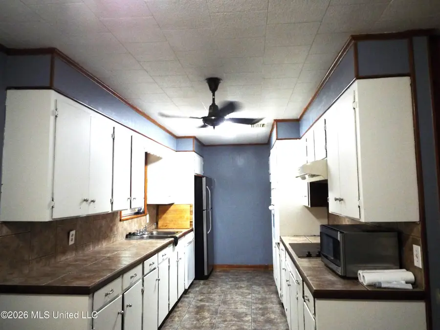 502 Lakeview Avenue, McComb, MS 39648 - #2