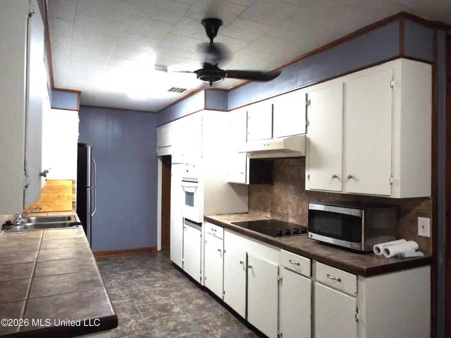 502 Lakeview Avenue, McComb, MS 39648 - #3