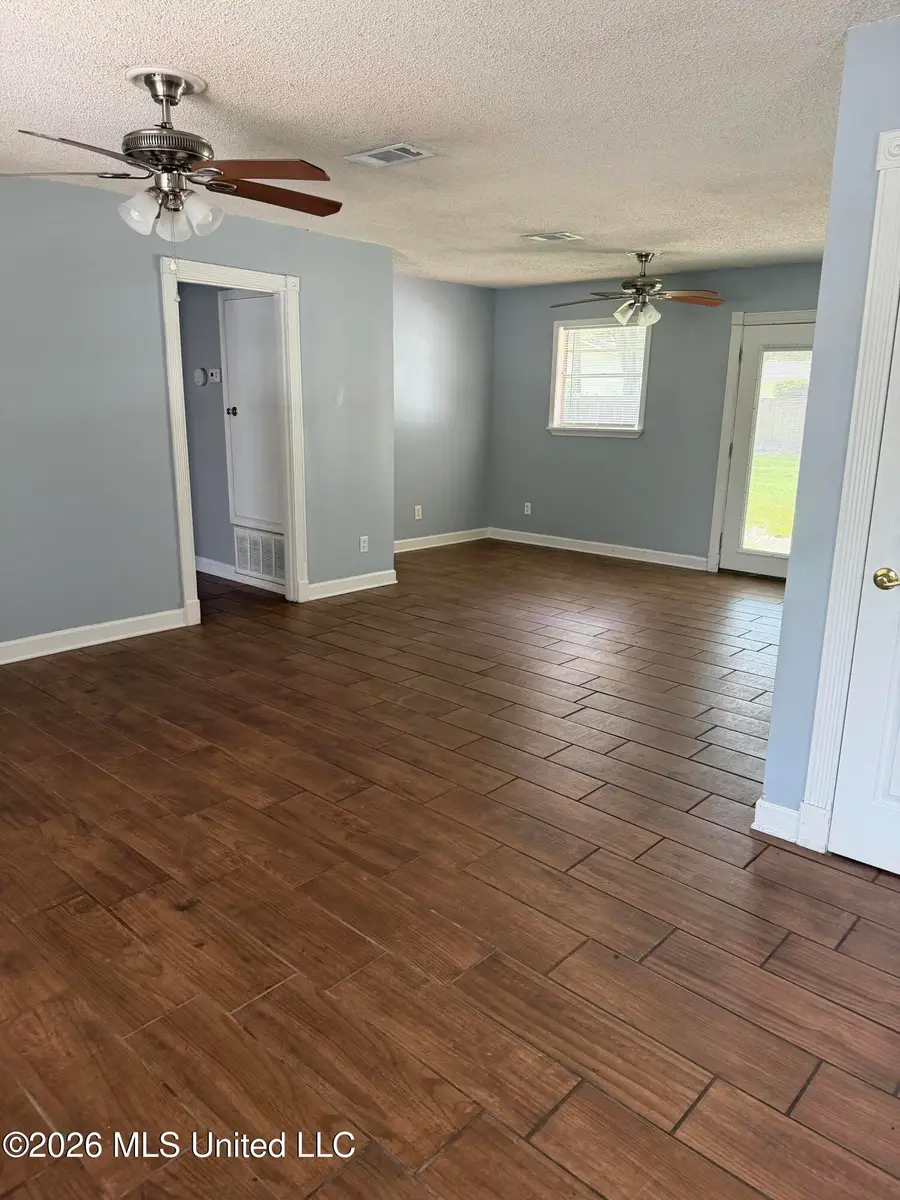 121 Linda Circle, Ocean Springs, MS 39564 - #3