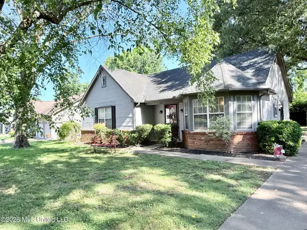 708 Woodsmoke Drive, Southaven, MS 38671