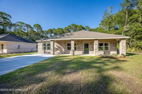 624 Oak Street, Ocean Springs, MS 39564