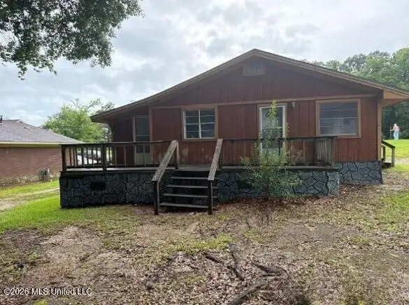 221 N West Street, Mendenhall, MS 39114