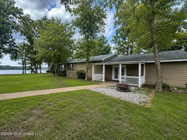 1295 Moon Lake Road, Dundee, MS 38626