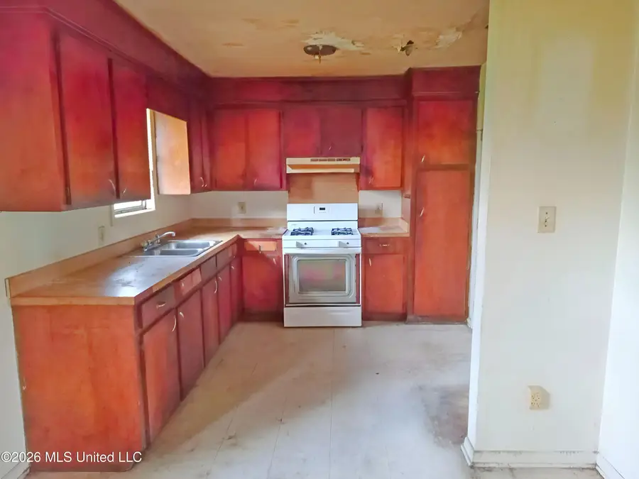 802 Gentle Ben Avenue, Yazoo City, MS 39194 - #2