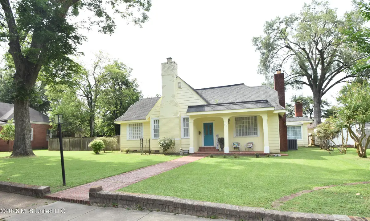 513 Crockett Avenue, Greenwood, MS 38930 - #1