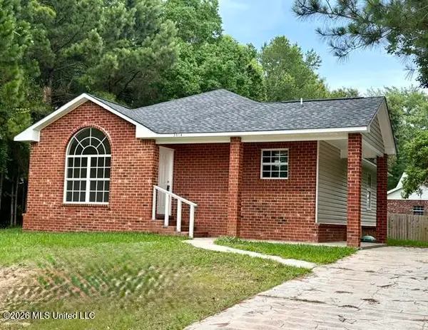 2516 S Beachview Drive, Ocean Springs, MS 39564