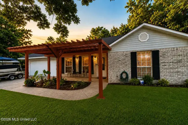 9208 Seahorse Avenue, Ocean Springs, MS 39564