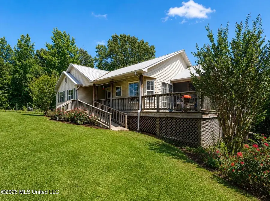2903 Hunter Road, Thaxton, MS 38871 - #2