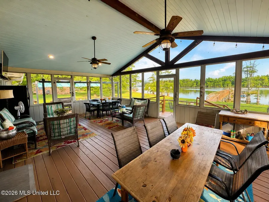 712 Lake Drive, Dundee, MS 38626 - #2