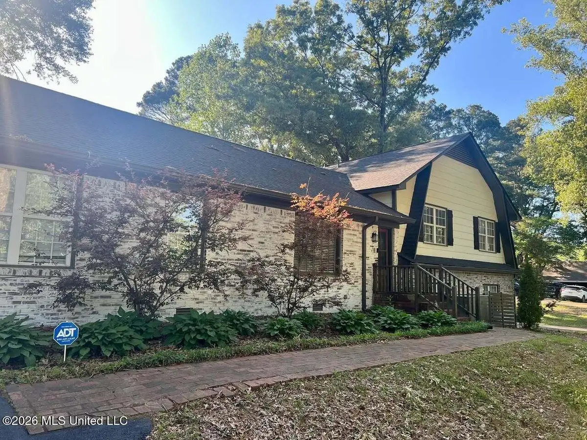 696 Country Club Drive, Senatobia, MS 38668 - #1