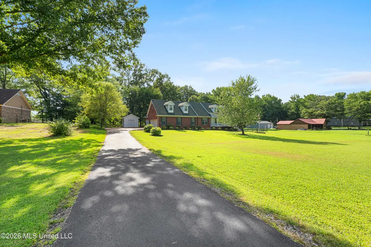 127 W Sweetwater Road, Byhalia, MS 38611 - #1