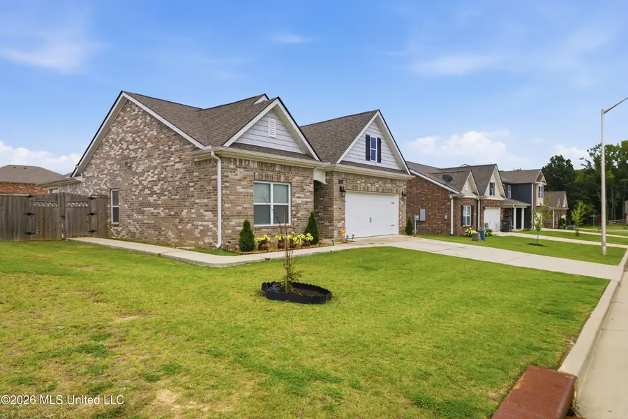 28 Twin Lakes Drive, Byhalia, MS 38611 - #3