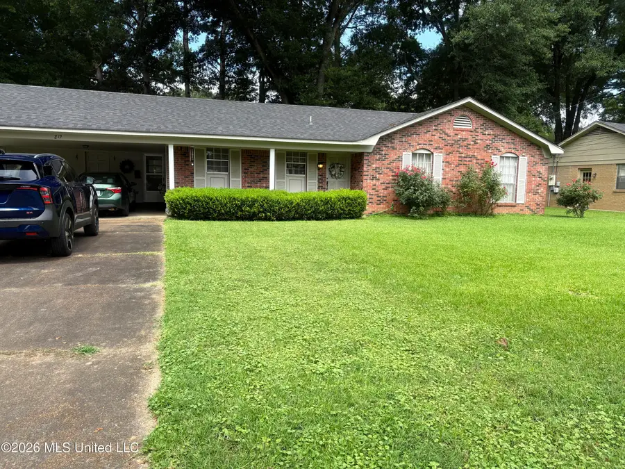 212 Heard Street, Senatobia, MS 38668 - #2