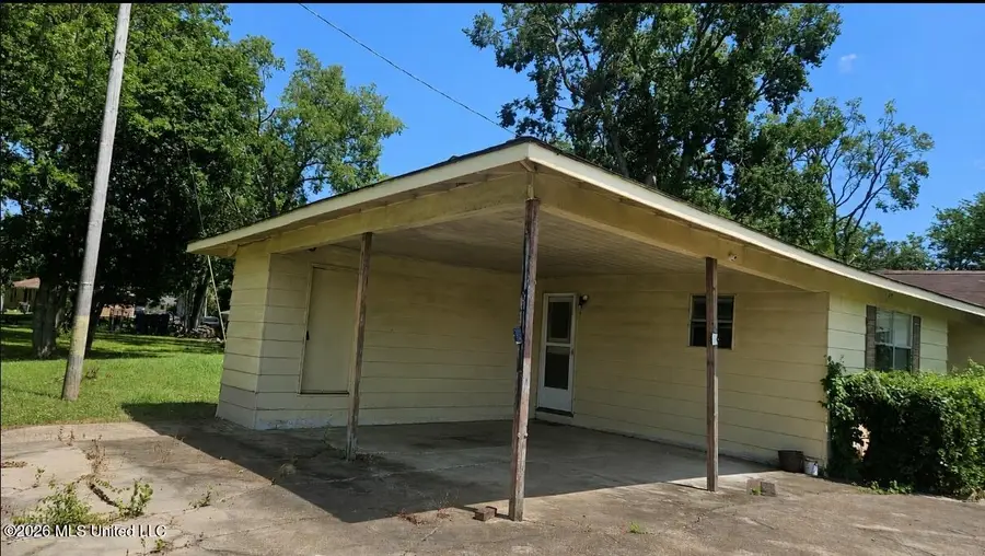 405 W 11th Street, Yazoo City, MS 39194 - #2
