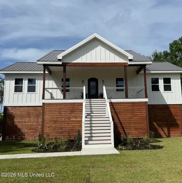 120 Grosvenor Place, Waveland, MS 39576