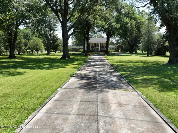 300 East Avenue, Lula, MS 38644