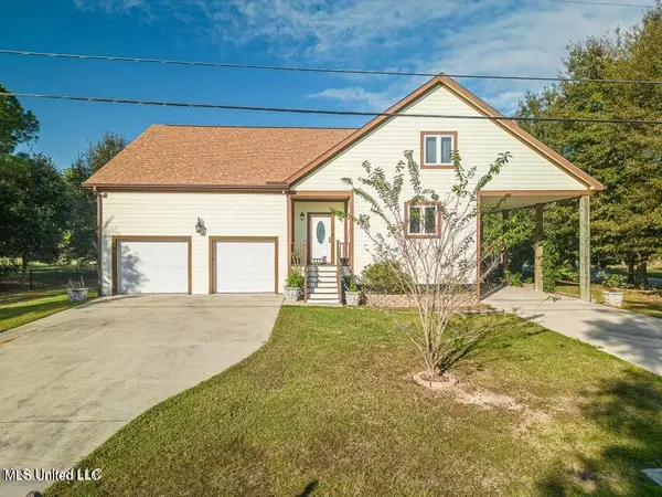 13 Chantilly Terrace, Bay Saint Louis, MS 39520