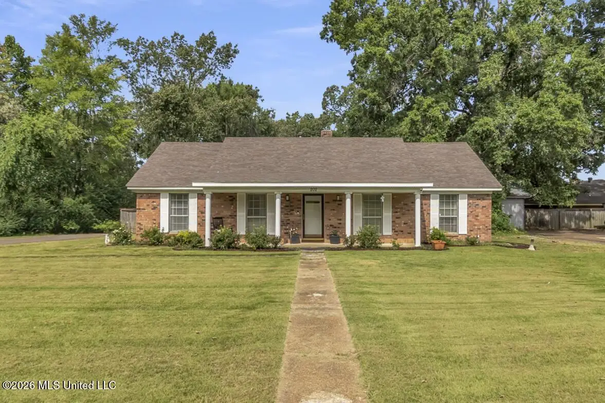 202 Moore Drive, Batesville, MS 38606 - #1