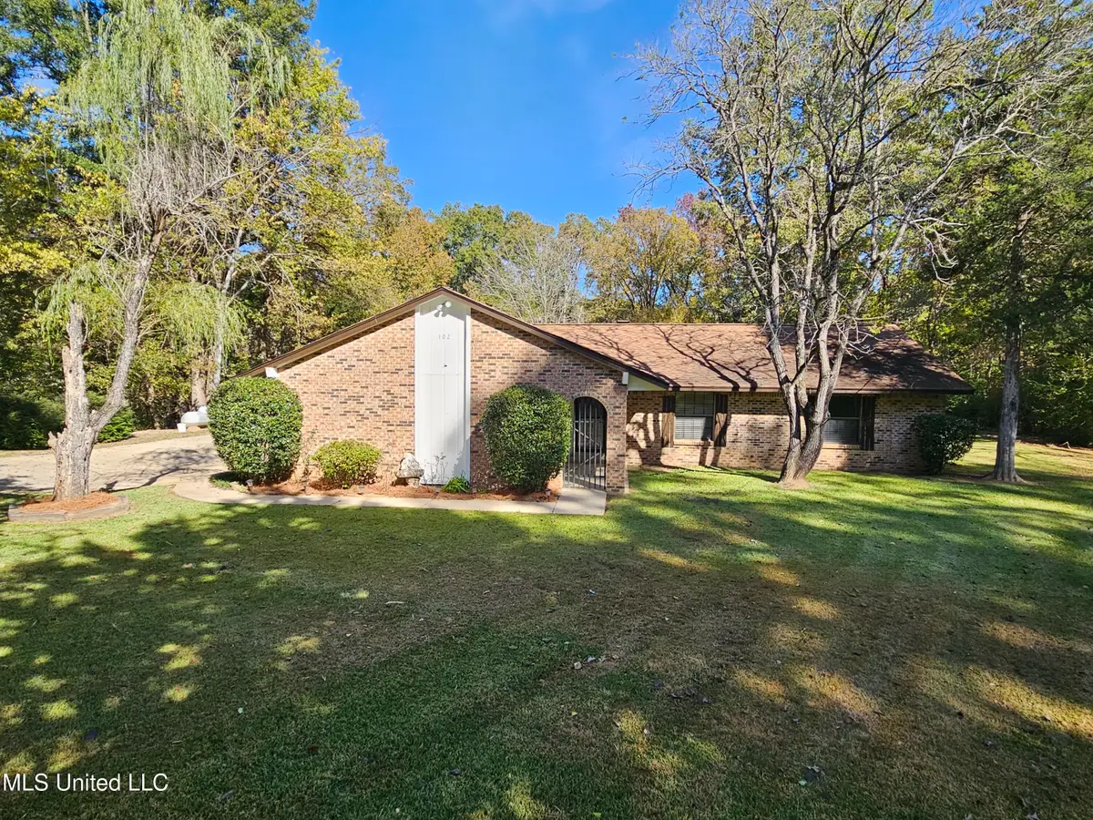 102 Magnolia Circle, Vicksburg, MS 39180 - #1