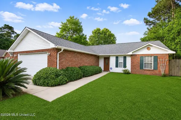 1300 Oak Street, Ocean Springs, MS 39564