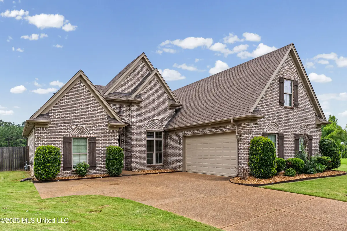 111 London Cove, Batesville, MS 38606 - #1