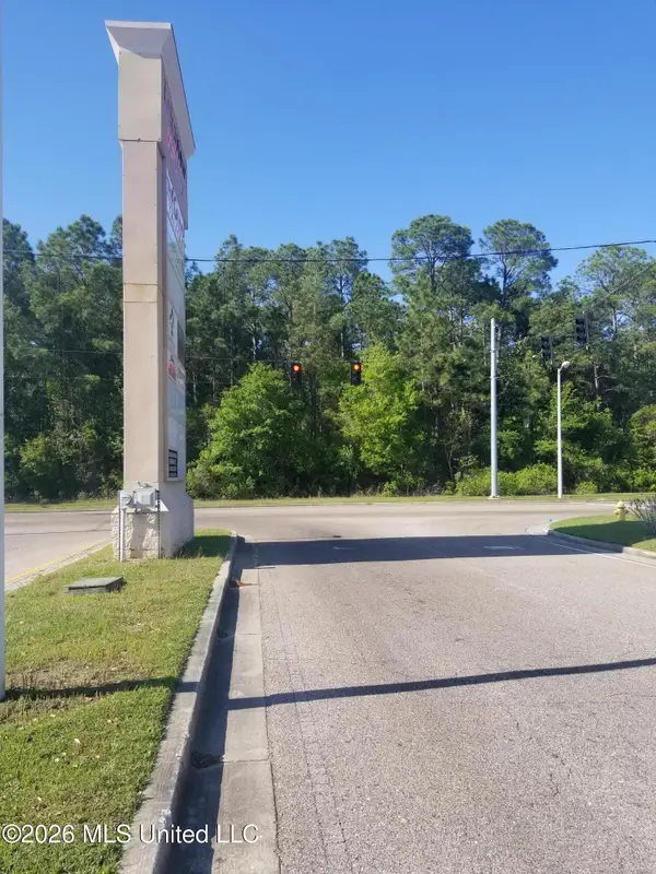 3082 Mallett Road, D'Iberville, MS 39540