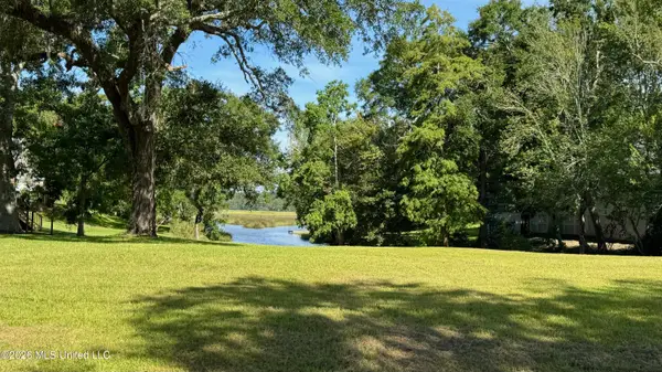 3033 Magnolia Lane, Ocean Springs, MS 39564