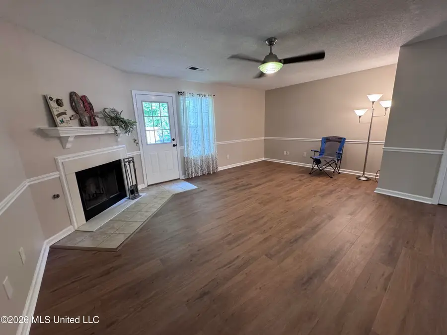 8051 W Creekwood Circle, Southaven, MS 38671 - #2