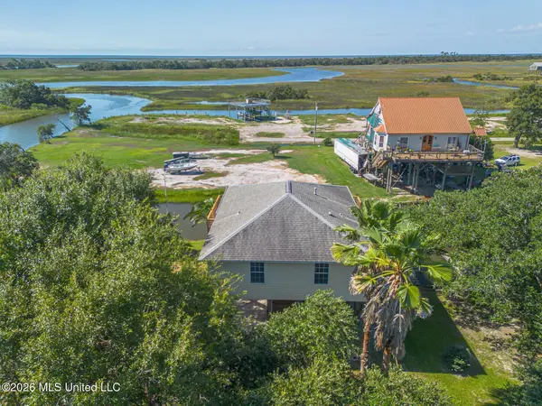 10091 E Bayou Road, Bay Saint Louis, MS 39520