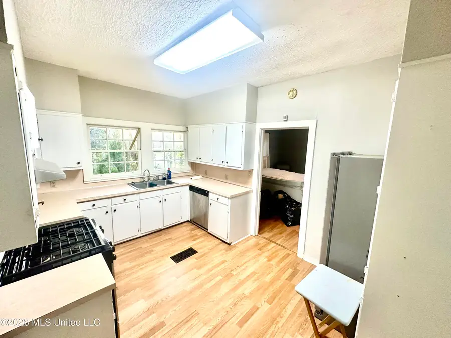 631 W Chickasaw Street, Brookhaven, MS 39601 - #2