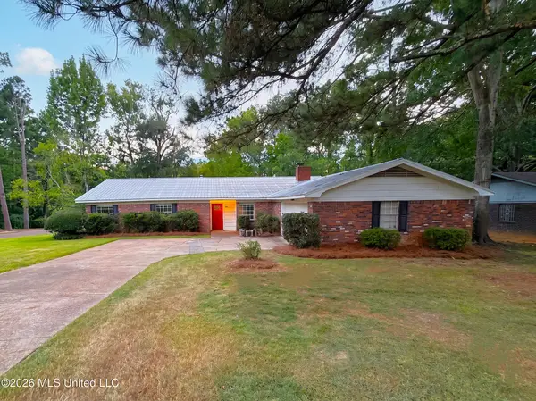 800 Dogwood Street, Clinton, MS 39056