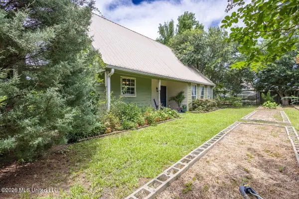 76 Shadow Lake Drive, Hattiesburg, MS 39402