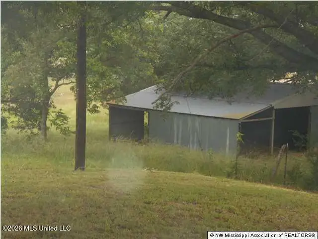 100 Dempsey Dr., Byhalia, MS 38611 - #3