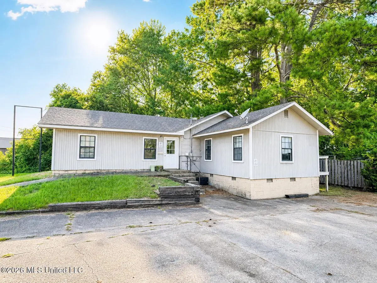830 Lakeview Drive, Grenada, MS 38901 - #1