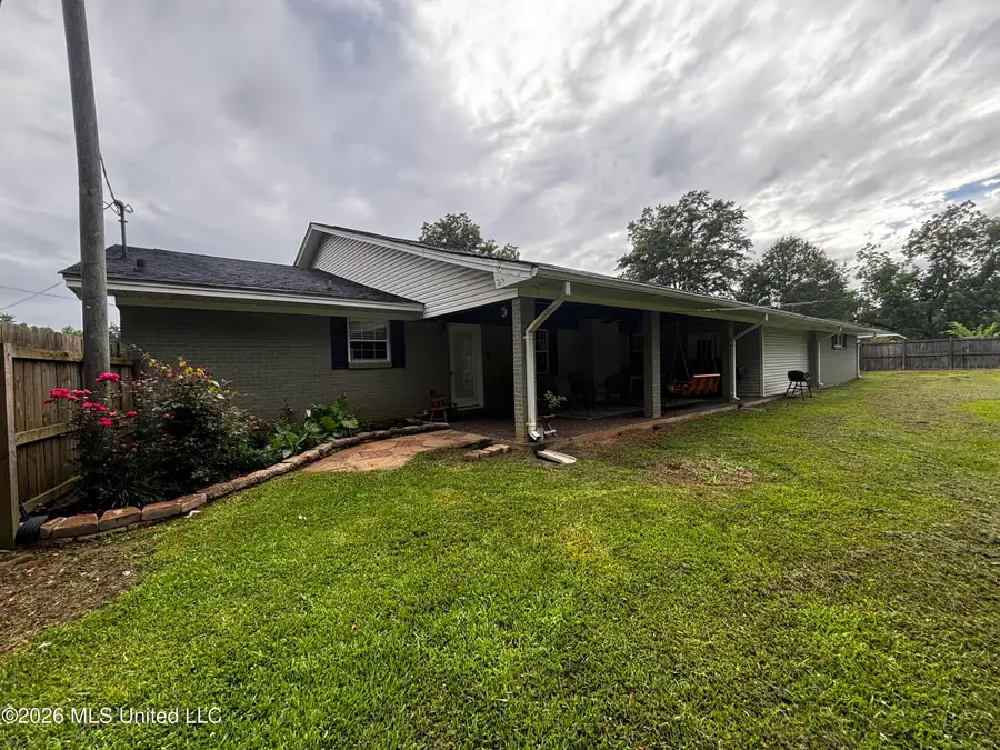 215 Alma Avenue, Walnut Grove, MS 39189 - #2