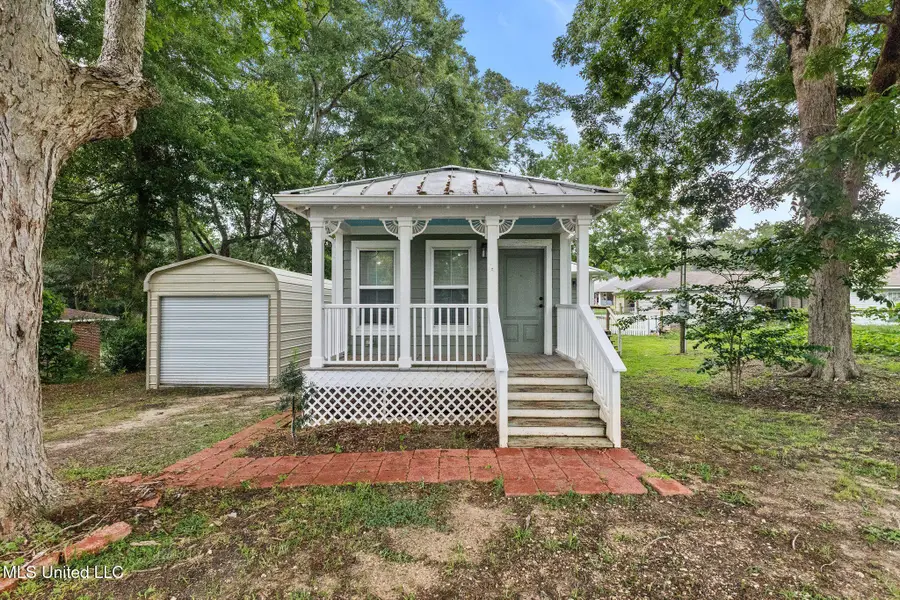 533 E College Avenue, Wiggins, MS 39577 - #2