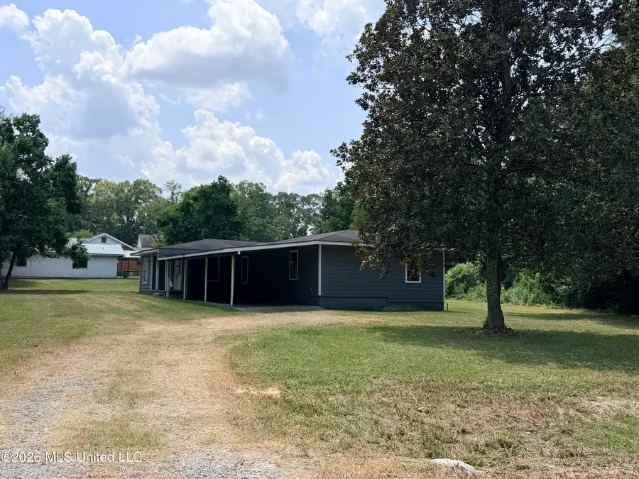 809 W Camp Avenue, Lumberton, MS 39455 - #2