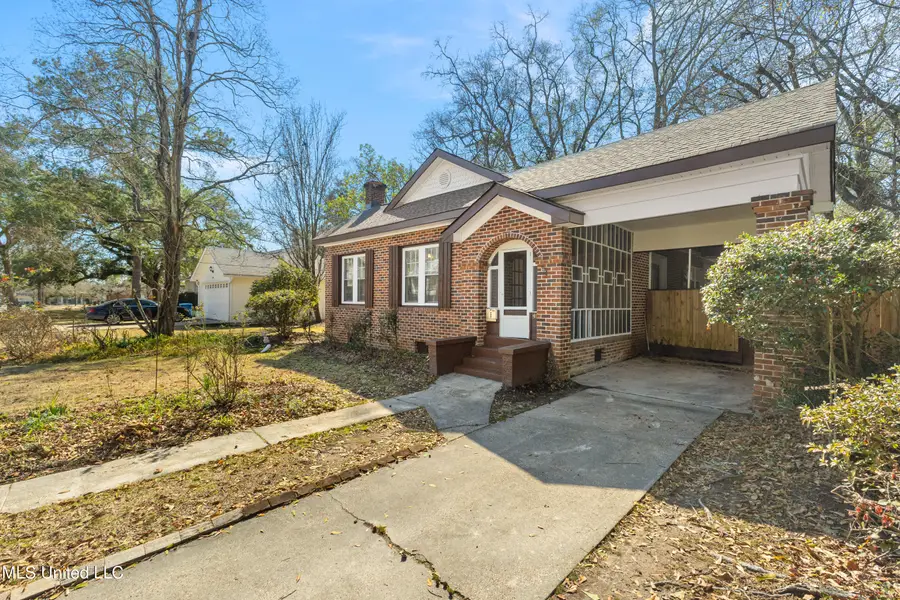 402 8th Avenue, Hattiesburg, MS 39401 - #2
